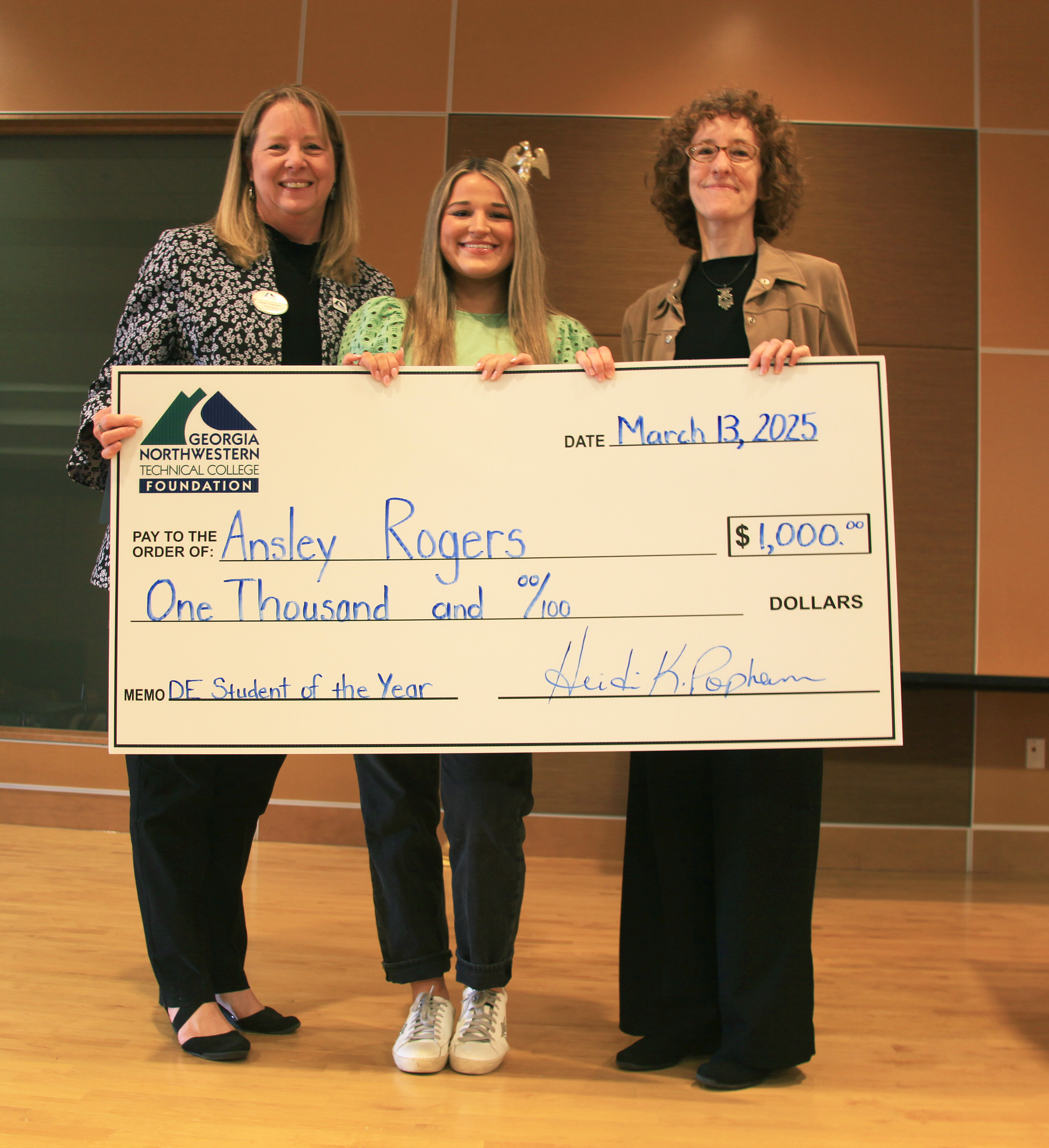 Dr. Heidi Popham, president of GNTC (left), and Sarah Egerer, GNTC Foundation administrator (right), present GNTC’s 2025 Dual Enrollment Student of the Year Ansley Rogers with a $1,000 scholarship from the GNTC Foundation. 